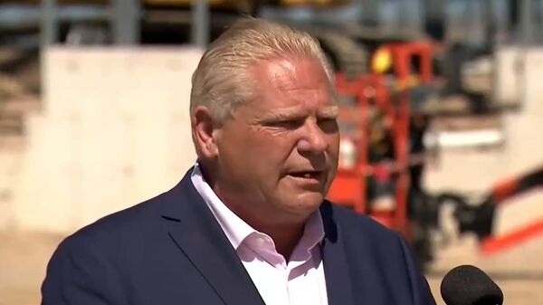 El primer ministro de Ontario, Doug Ford, se traga una abeja - Sputnik Mundo