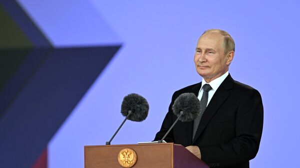 Vladímir Putin, el presidente ruso, pronuncia un discurso durante una ceremonia de apertura del Foro Internacional Técnico Militar Army 2022  - Sputnik Mundo
