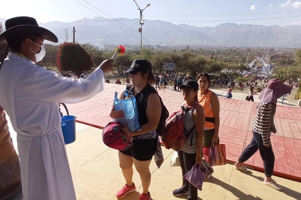 La celebración de la fiesta de la Virgen de Urkupiña en en Cochabamba, Bolivia - Sputnik Mundo