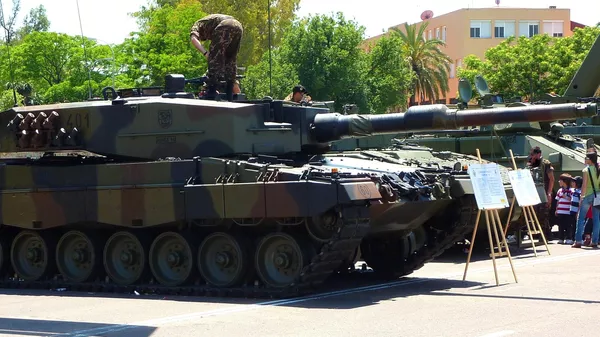 Carro de combate Leopard 2A4 del Ejército español - Sputnik Mundo
