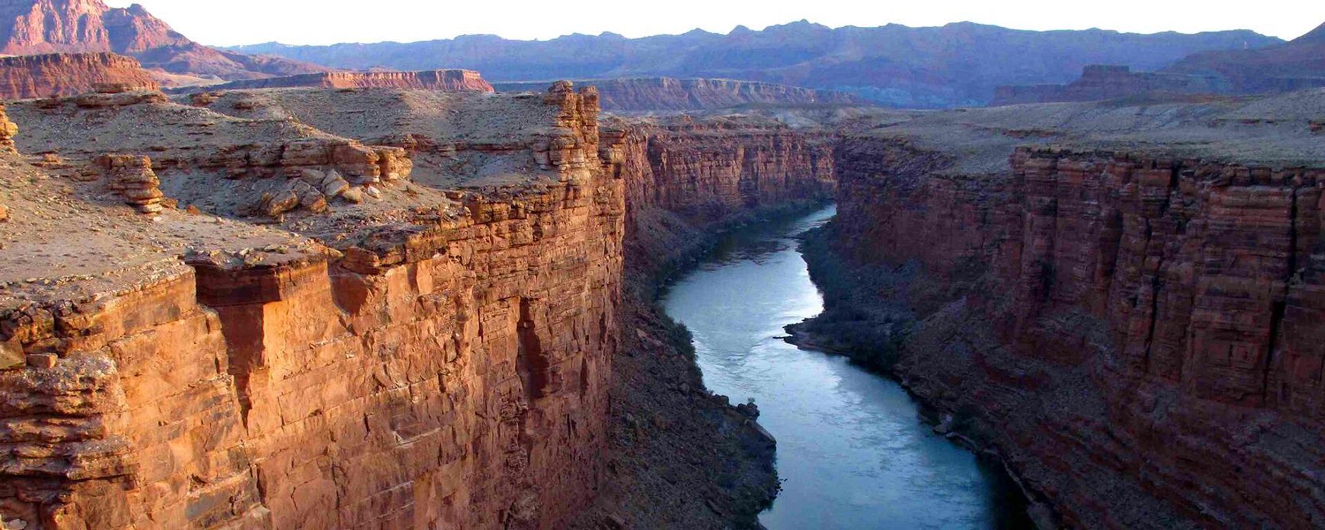 El Río Colorado es un cuerpo de agua binacional que alimenta a México y Estados Unidos. - Sputnik Mundo, 1920, 17.08.2022