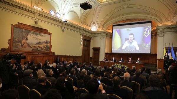 Zelenski en videoconferencia con la Pontificia Universidad Católica de Chile - Sputnik Mundo