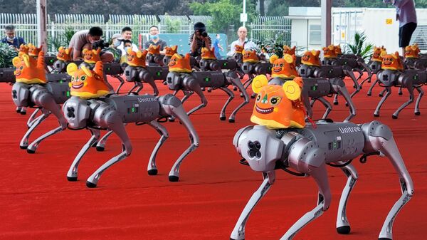 Cien perros robot de la empresa Unitree Robotics realizaron un baile en la Conferencia Mundial de Robots  - Sputnik Mundo