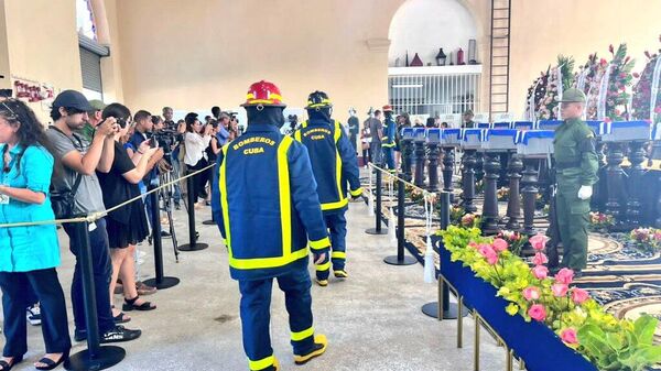 Honras fúnebres a 16 bomberos fallecidos en incendio en Matanzas - Sputnik Mundo