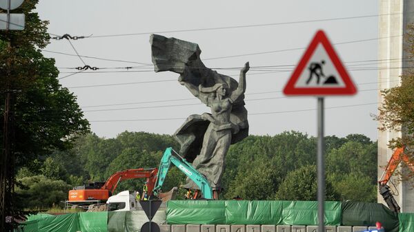 Demolición del Monumento a los Libertadores de Riga (archivo) - Sputnik Mundo