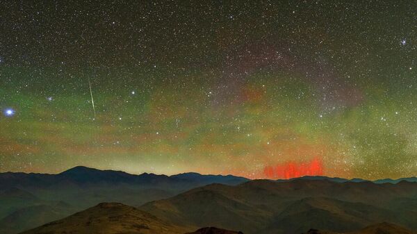 Los llamados duendes rojos en una imagen captada en el Observatorio de La Silla, de Chile - Sputnik Mundo