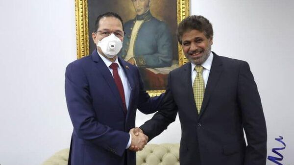 Carlos Faría , el canciller de Venezuela, con el embajador de Kuwait, Nasser Bareh Al-Enezi - Sputnik Mundo
