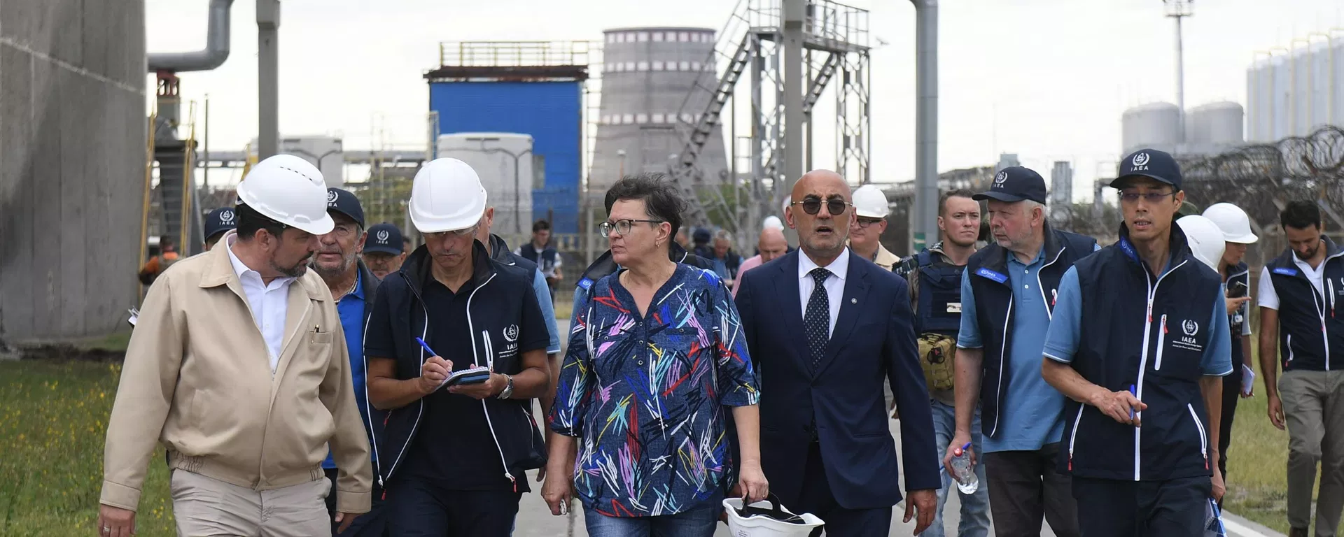 Expertos del Organismo Internacional de Energía Atómica (OIEA) en la central de Zaporiyia - Sputnik Mundo, 1920, 04.07.2023