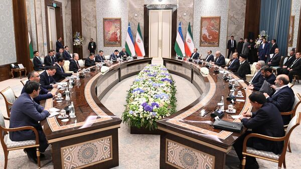 Irán firma un documento clave para convertirse en Estado miembro de la OCS - Sputnik Mundo