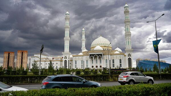 Una mezquita en la capital de Kazajistán - Sputnik Mundo