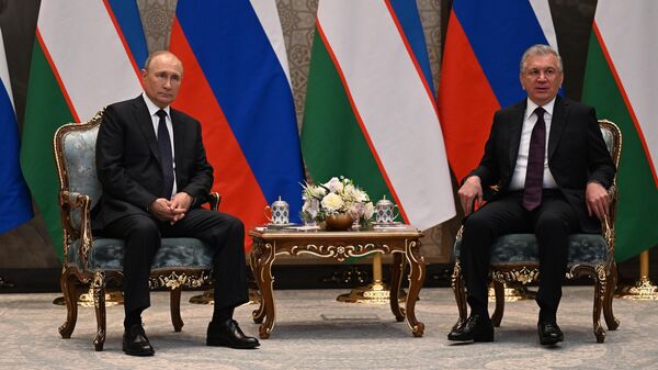El presidente ruso, Vladímir Putin, y el mandatario uzbeko, Shavkat Mirziyoyev - Sputnik Mundo