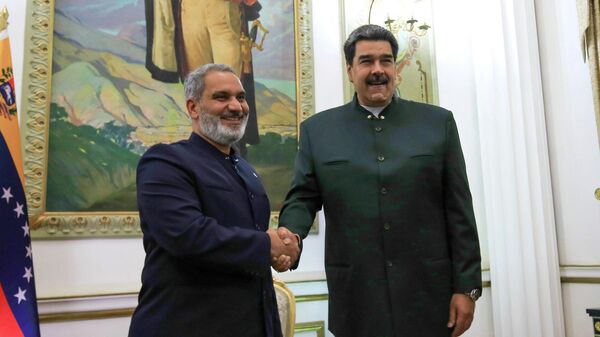 El titular de la OPEP, Haitham Al Ghais, y el presidente de Venezuela, Nicolás Maduro. - Sputnik Mundo