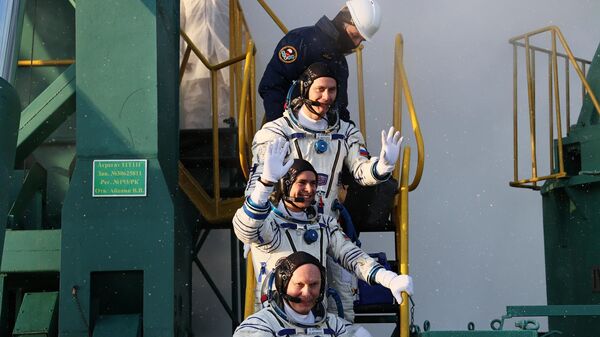 Los cosmonautas de la Expedición 67 de Roscosmos Oleg Artémiev, Serguéi Korsakov y Denís Matvéev - Sputnik Mundo