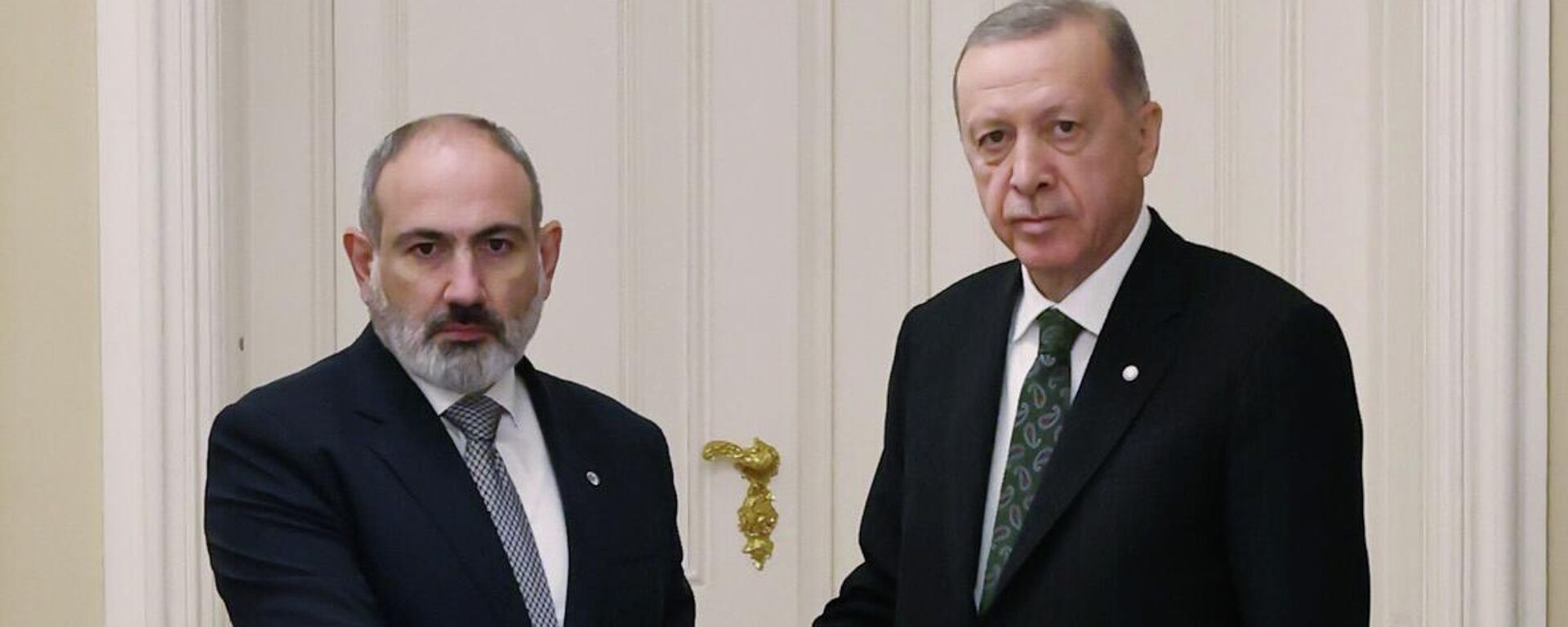 El primer ministro de Armenia, Nikol Pashinián y el presidente de Turquía, Recep Tayyip Erdogan - Sputnik Mundo, 1920, 06.10.2022