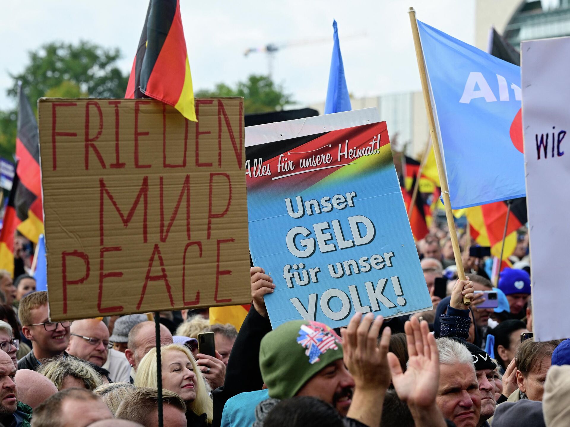 Санкции против германии. Россия против Украины. Протесты в Германии сейчас. Протесты в Германии 2022. Митинг Украина.