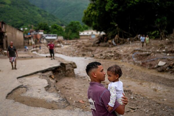 El presidente de Venezuela, Nicolás Maduro, declaró zona de desastre a Las Tejerías, estado de Aragua. Un luto de tres días fue declarado en el país. - Sputnik Mundo