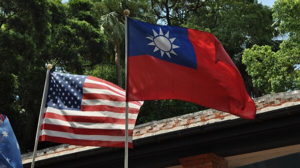Las banderas de Taiwán y EEUU - Sputnik Mundo