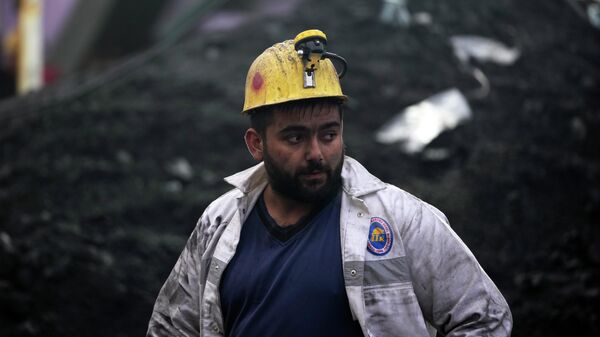 Un minero después de la explosión en una mina en el norte de Turquía - Sputnik Mundo