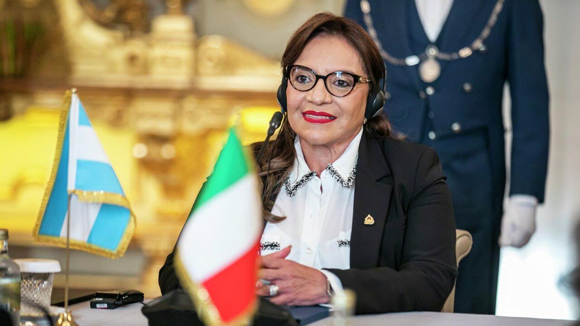 La presidenta hondureña afirma que pretende desmontar el 