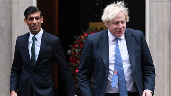 El exministro de Finanzas Rishi Sunak y el ex primer ministro británico, Boris Johnson - Sputnik Mundo