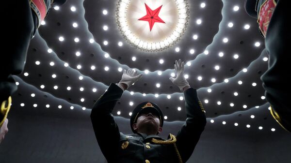 Un director de orquesta en la ceremonia de clausura del XX Congreso Nacional del Partido Comunista de China en el Gran Palacio del Pueblo en Beijing el 22 de octubre de 2022 - Sputnik Mundo