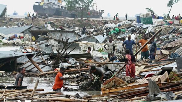 Las consecuencias del ciclón Sitrang en Bangladés - Sputnik Mundo