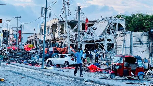 Escombros en la capital de Somalia tras el atentado terrorista cometido por Al-Shabaab - Sputnik Mundo