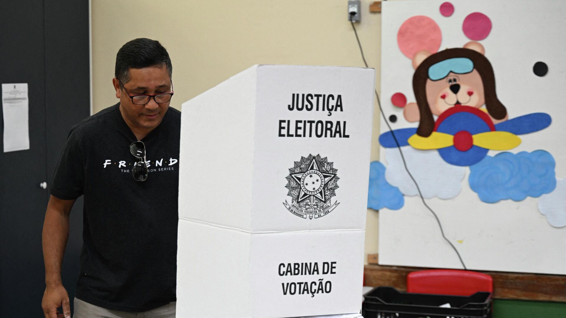 Abren las urnas en Brasil para la segunda vuelta de las elecciones  presidenciales | Fotos, videos , Sputnik Mundo