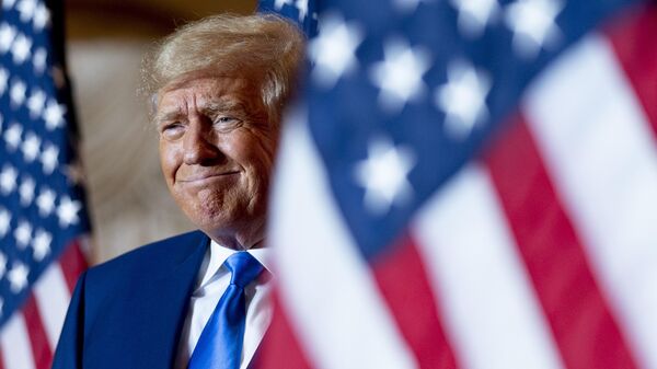El expresidente de EEUU Donald Trump en Mar-a-lago el día de las elecciones, el 8 de noviembre de 2022, en Palm Beach, Florida - Sputnik Mundo