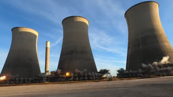 Torres de refrigeración se desploman en Kentucky, EEUU - Sputnik Mundo