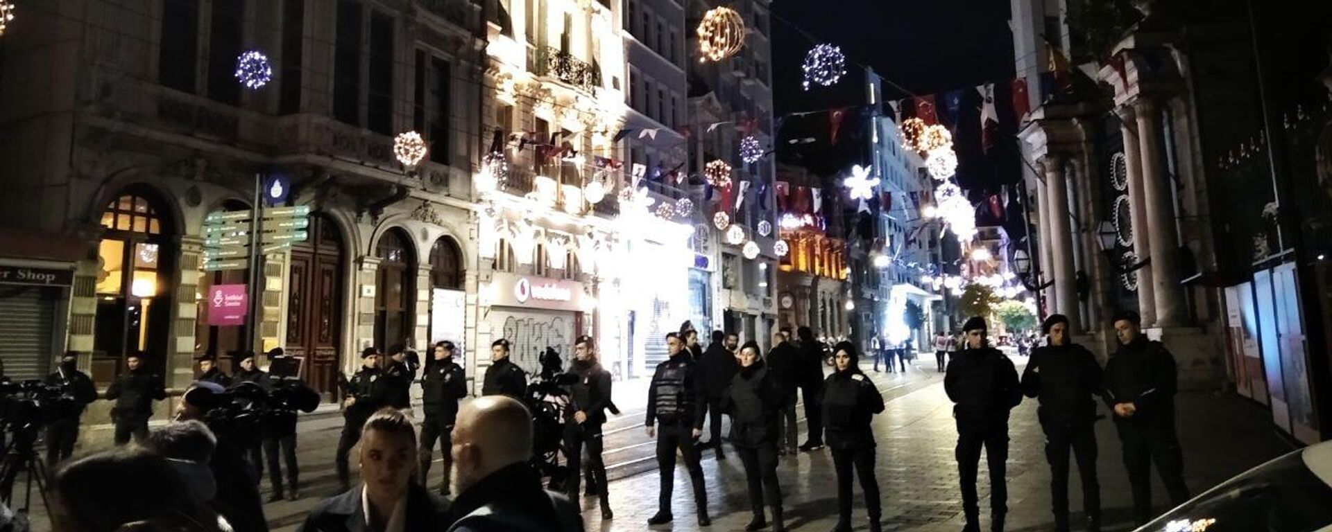 Despliegue policiaco en Estambul tras la detonación de una bomba en una de sus principales calles. - Sputnik Mundo, 1920, 13.11.2022