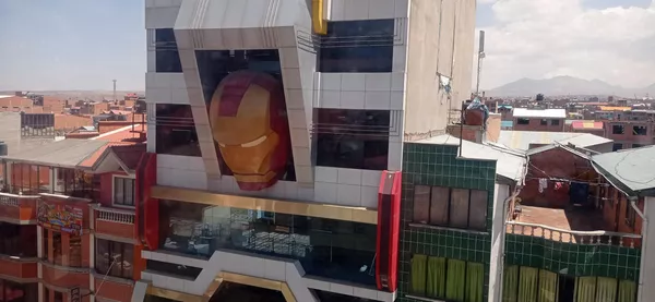 Los diseños son variados y cada uno es único. Una imagen de Iron Man en un cholet de El Alto - Sputnik Mundo