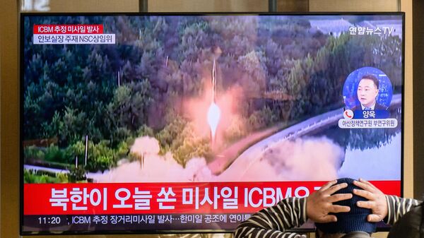 Corea del Norte lanza un misil balístico intercontinental (ICBM)  - Sputnik Mundo