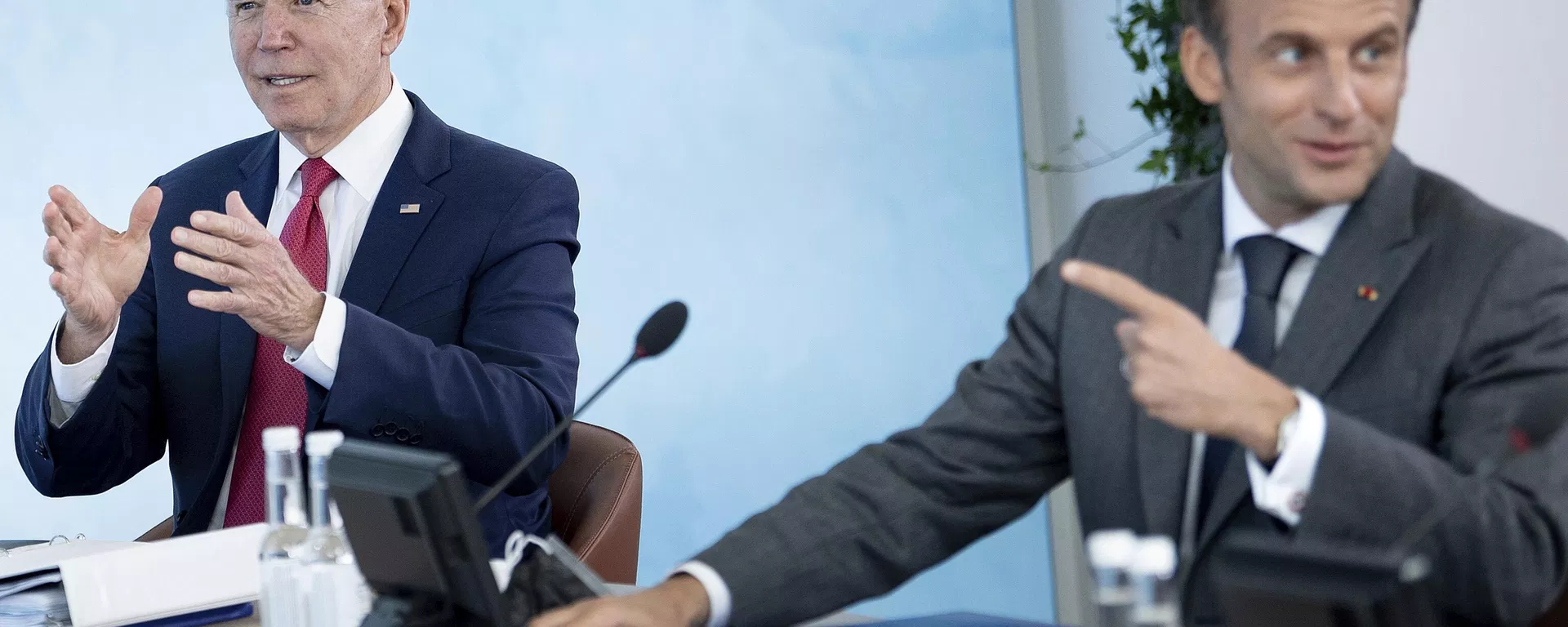 El presidente de EEUU, Joe Biden, y el presidente de Francia, Emmanuel Macron - Sputnik Mundo, 1920, 03.08.2023