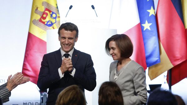 El presidente de Francia, Emmanuel Macron, y la presidenta de MOldavia, Maia Sandu (derecha) - Sputnik Mundo