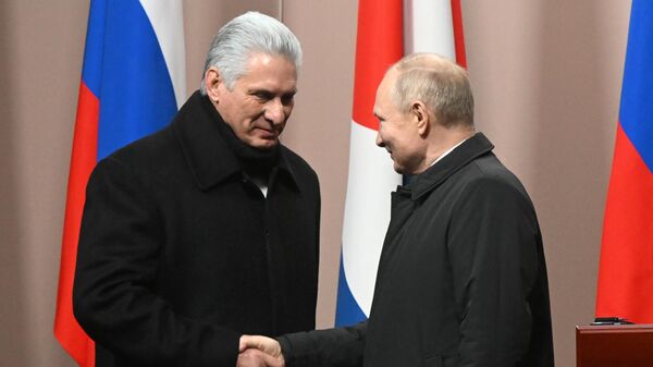 El presidente de Cuba, Miguel Díaz-Canel, y su homólogo ruso, Vladímir Putin - Sputnik Mundo