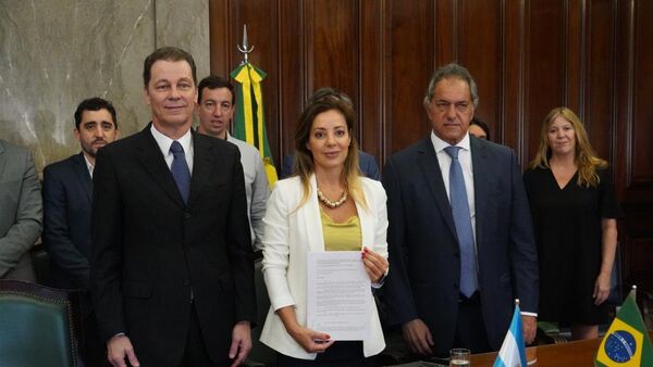 Argentina y Brasil suscriben acuerdo de intercambio de energía hasta 2025 - Sputnik Mundo