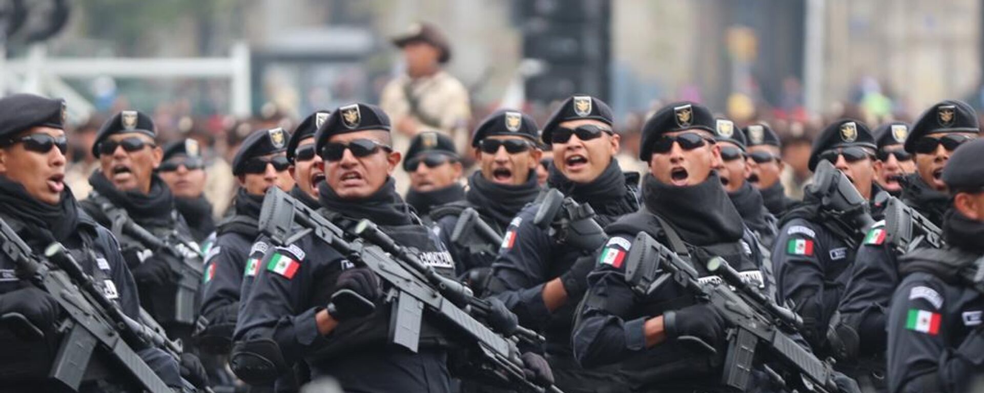 Elementos de la Guardia Nacional de México marchan durante el desfile conmemorativo por el Día de la Revolución mexicana, el 20 de noviembre de 2022 - Sputnik Mundo, 1920, 25.11.2022
