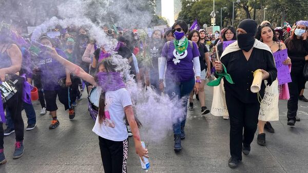 Mujeres marchan en CDMX contra la violencia - Sputnik Mundo