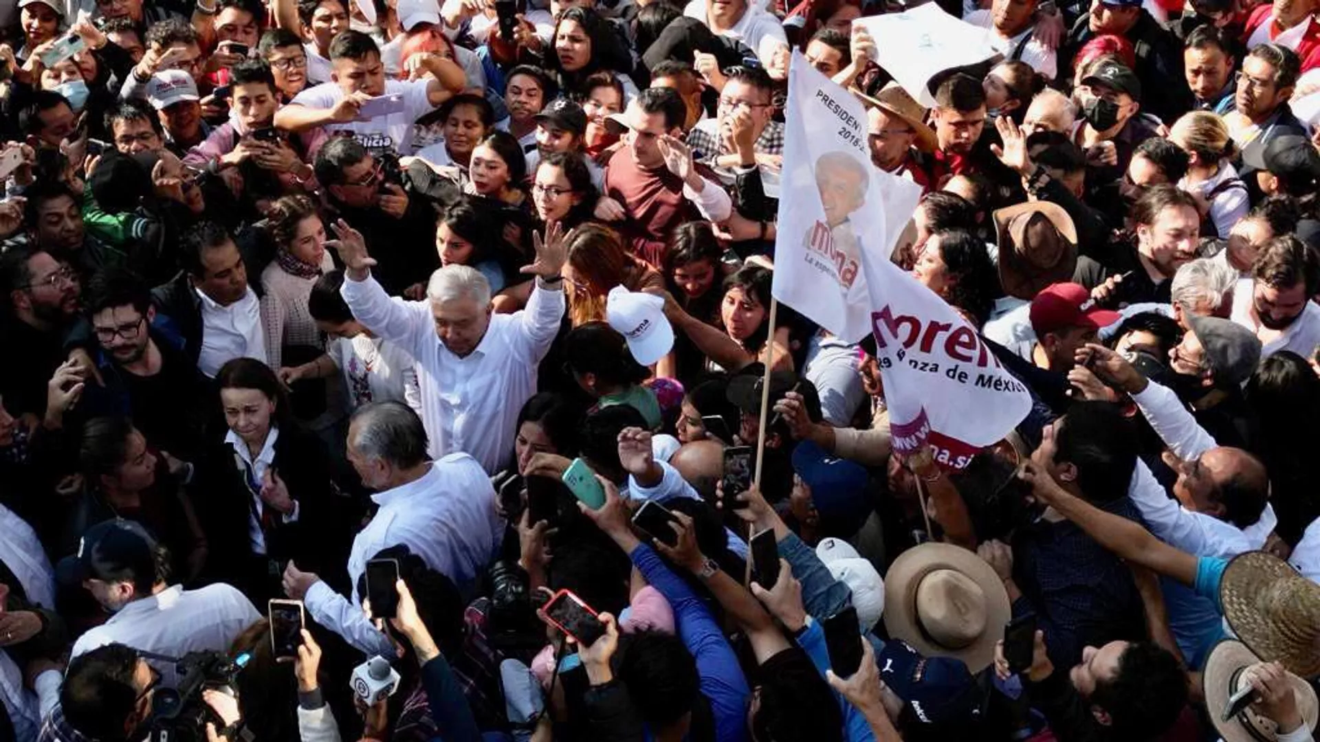 AMLO durante la marcha en su apoyo - Sputnik Mundo, 1920, 26.02.2024