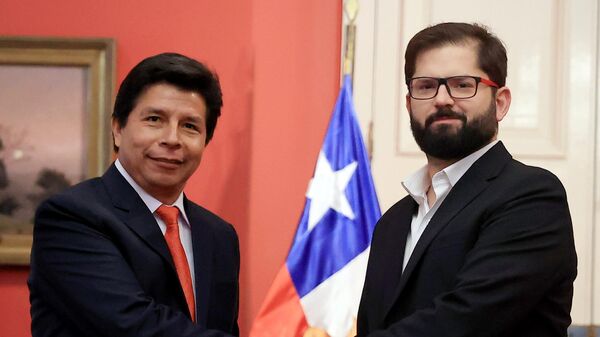 El presidente de Chile, Gabriel Boric, con su par peruano, Pedro Castillo - Sputnik Mundo
