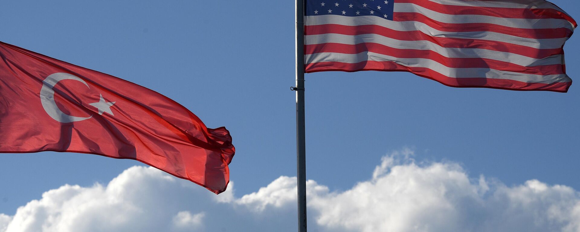 Banderas de Turquía y EEUU - Sputnik Mundo, 1920, 06.03.2023