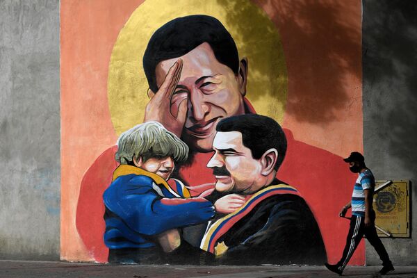 El arte siempre refleja y seguirá reflejando los acontecimientos mundiales más importantes y a sus participantes.En la foto: grafitis del fallecido presidente venezolano Hugo Chávez y del actual mandatario, Nicolás Maduro, en Caracas. - Sputnik Mundo