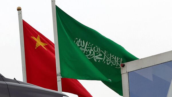 Las banderas de China y Arabia Saudita - Sputnik Mundo