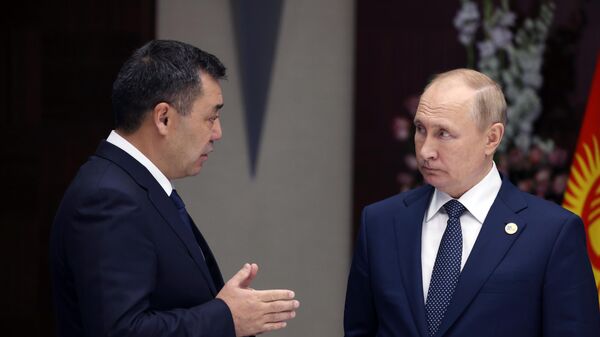 Los presidentes de Kirguistán y Rusia, Sadir Zhapárov y Vladímir Putin - Sputnik Mundo