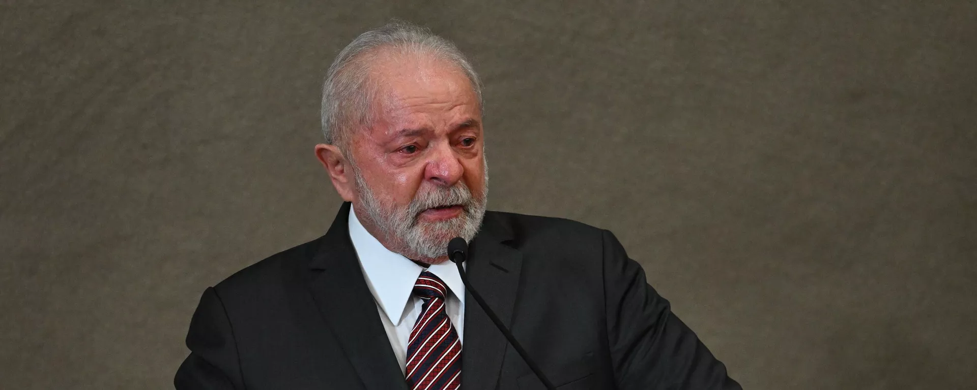 Lula da Silva llora durante la recepción de su diploma como presidente de Brasil, el 12 de diciembre de 2022 - Sputnik Mundo, 1920, 12.12.2022