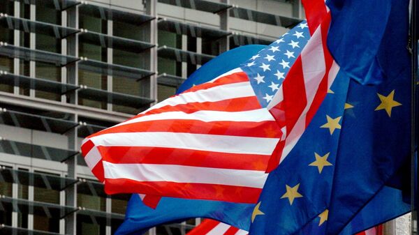 Banderas de EEUU y UE - Sputnik Mundo