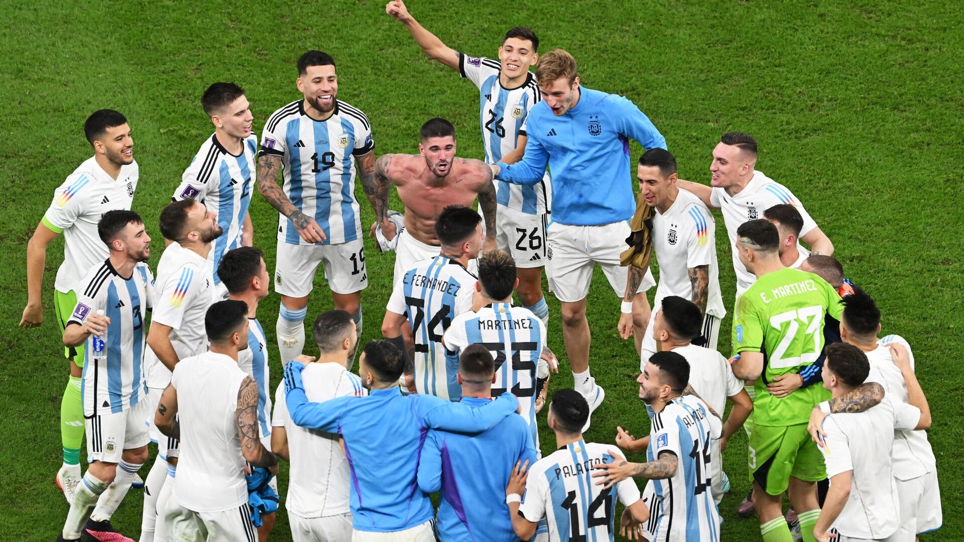 Argentina celebrando la victoria frente a Croacia en el Mundial de Catar 2022 - Sputnik Mundo, 1920, 14.12.2022