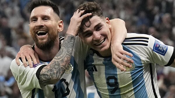 Lionel Messi y Julián Álvarez vs. Croacia - Sputnik Mundo