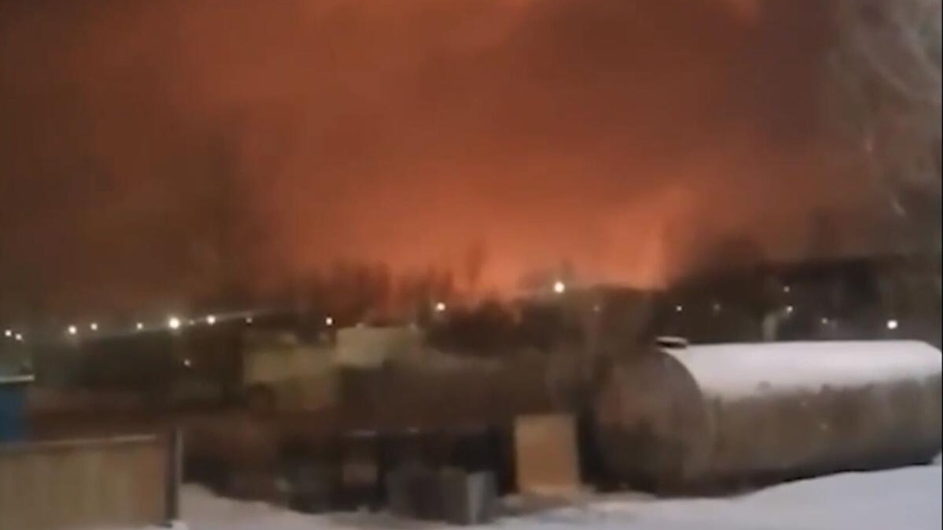Un incendio se produjo en una planta de petróleo en la ciudad de Angarsk - Sputnik Mundo, 1920, 15.12.2022